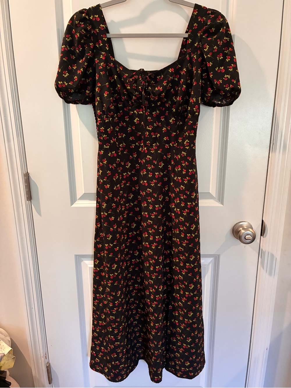 Black Floral Puff-Sleeve Midi Dress with Sweetheart Neckline